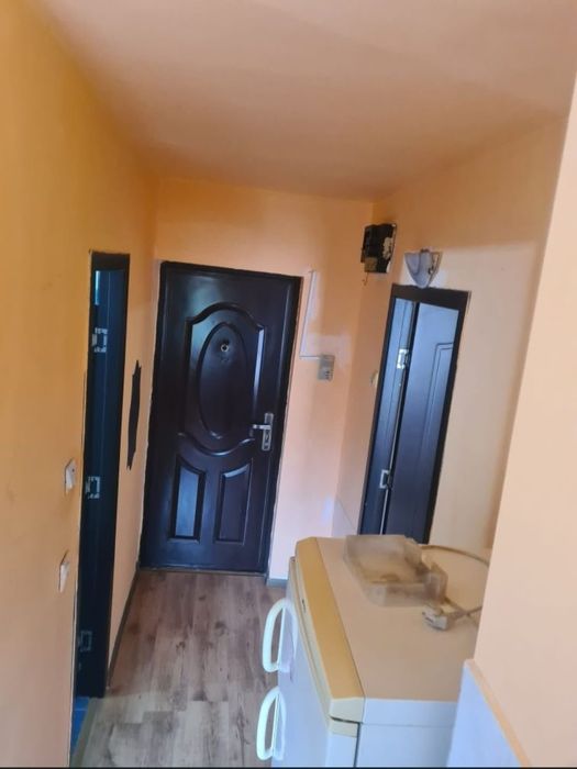 Proprietar Inchiriez garsoniera la etajul 2 in zona piata sud