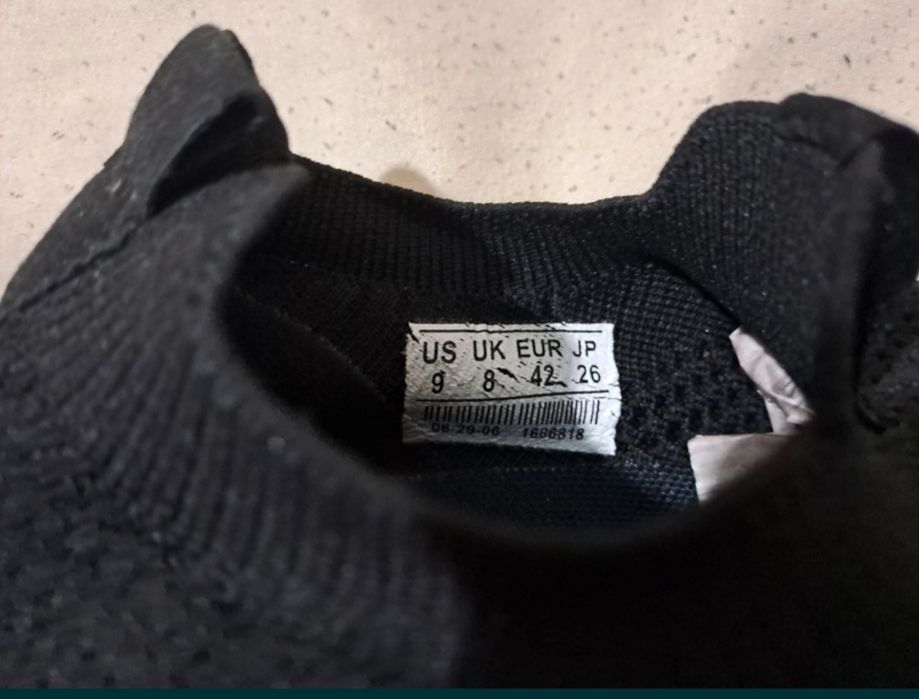 Продам новые кросовки  Skechers