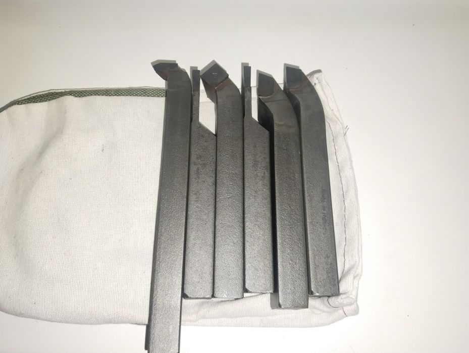 Резцы токарные новые.