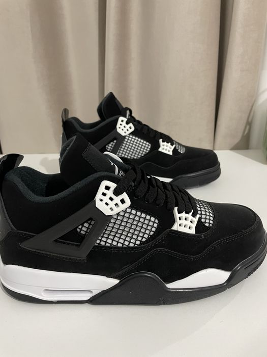 Jordan 4 Retro White Thunder