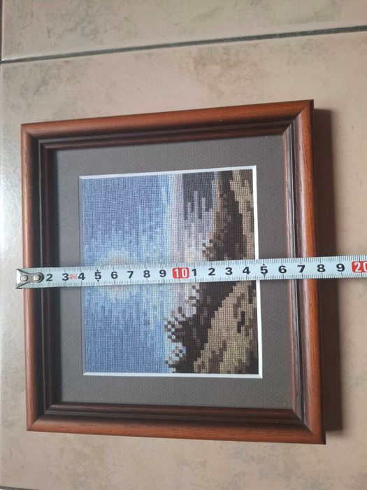 Ръчно бродиран гоблен в рамка
