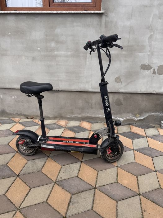 Vând Trotinetă Electrică Kugoo Kirin M4 – Putere și Confort
