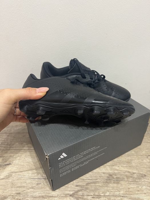 Футболни обувки adidas