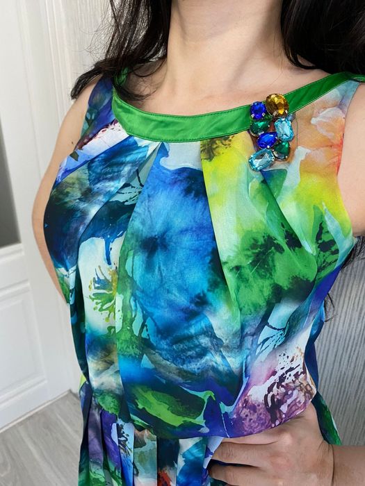 Нарядное лёгкое платье на подкладе