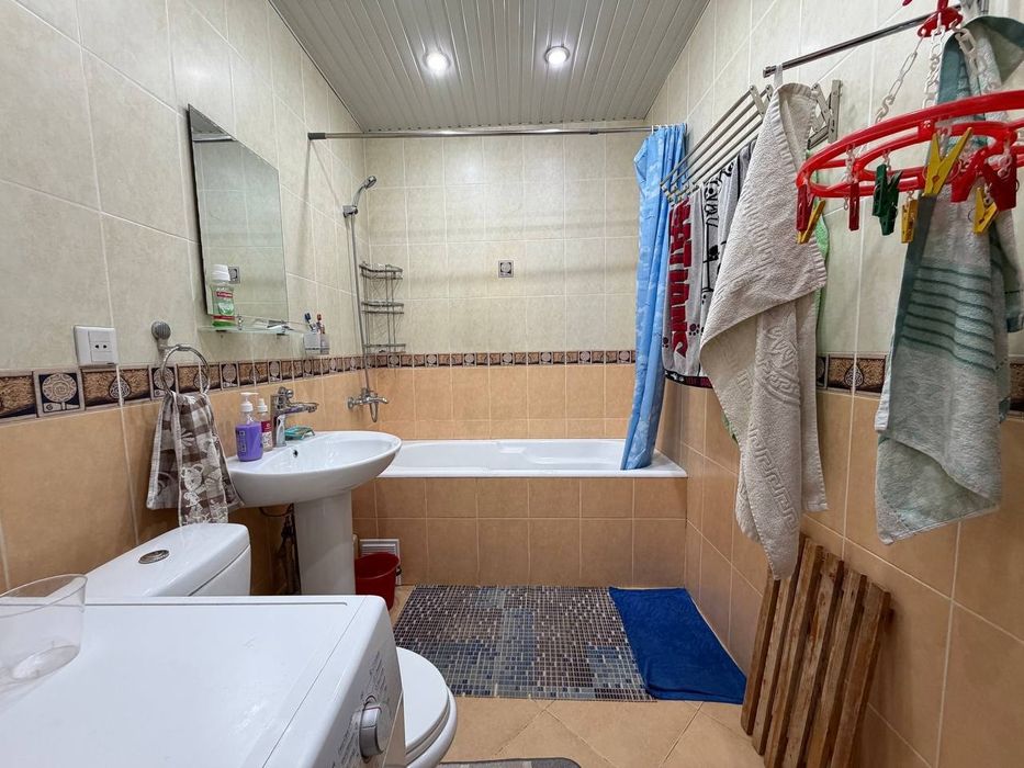 Продается 3х ком квартира, ориентир: гостиница Россия, 74м²