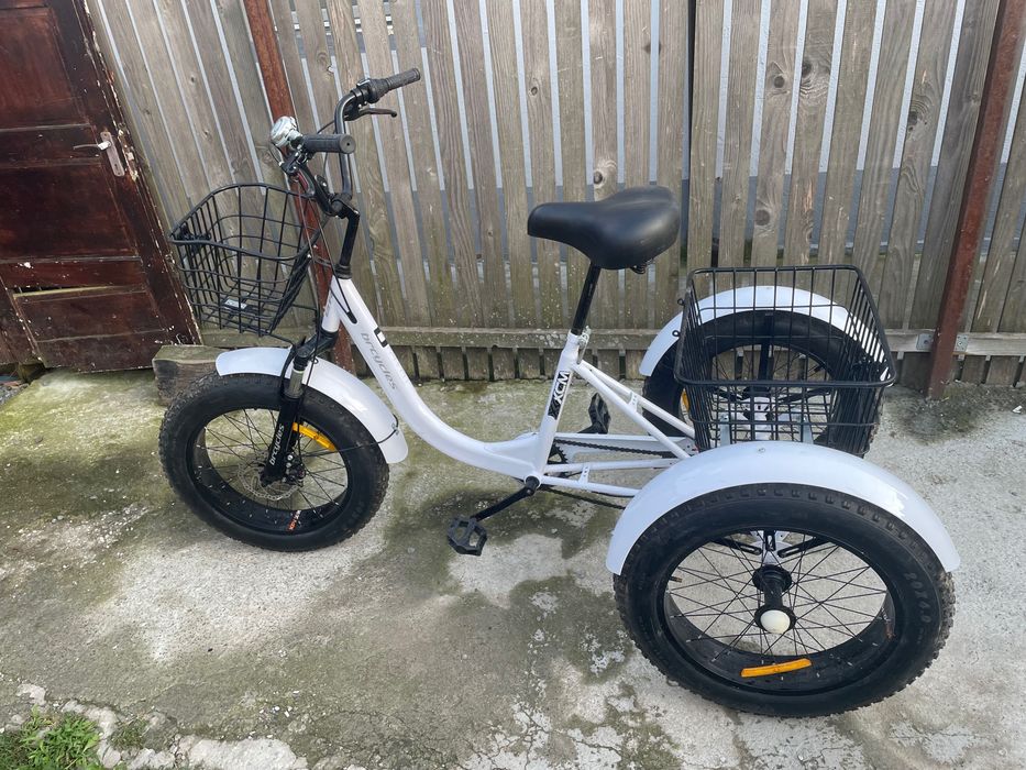 bicicleta trei 3 roti