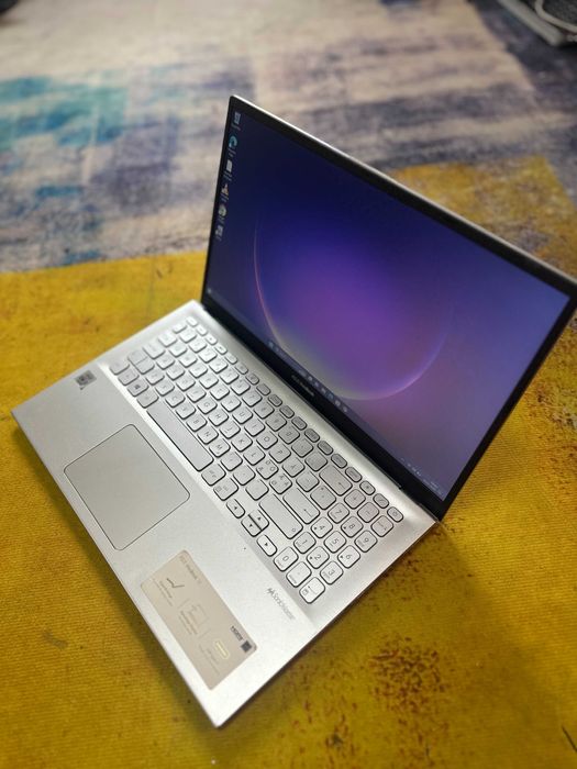 Asus Vivobook 15, i3 gen 10 , 4 gb ddr4, ssd nvme rapid