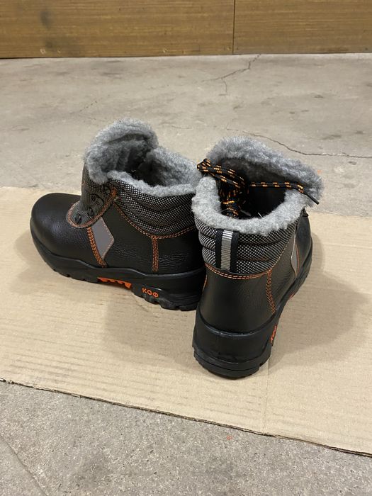 Продам зимнию спецобувь .размер 43-44