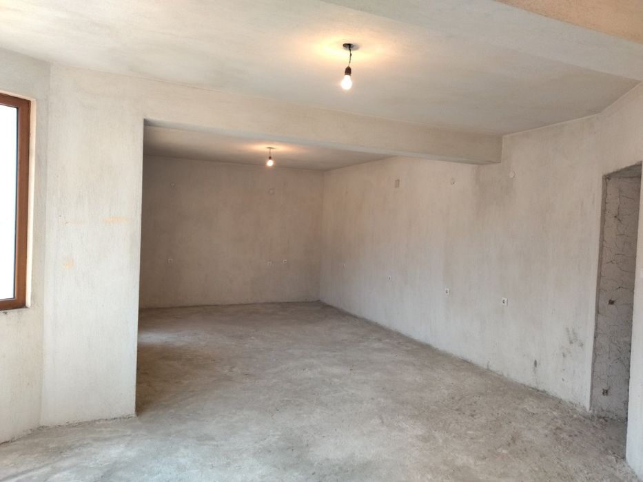 Продавам етаж от кооперация с акт 16 в гр.Петрич