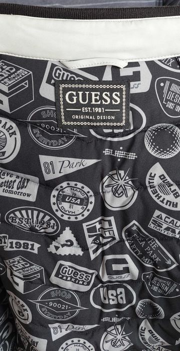 Стилно яке GUESS