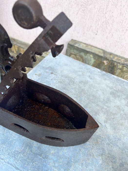 Fier de calcat antic/ fier de calcat vechi/ calcator cu carbuni