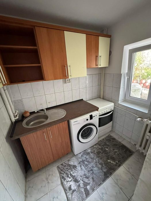 Închiriez garsonieră