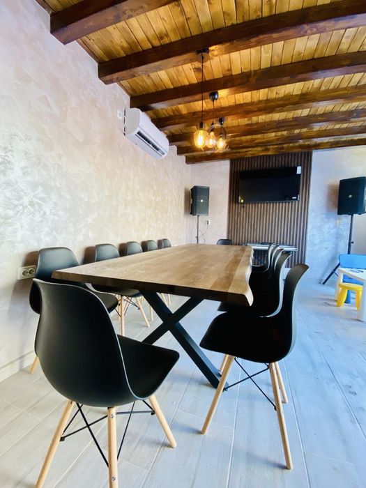 Трапезна маса от масив - дъб- с метални крака