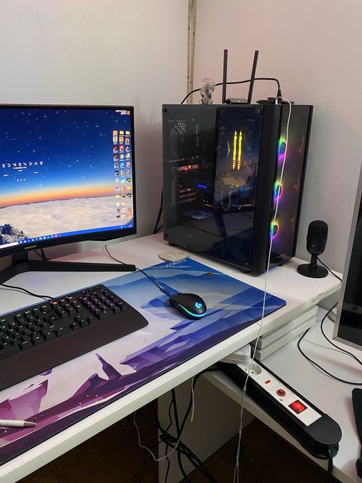 Pc(se vinde doar unitatea, nu celelalte)