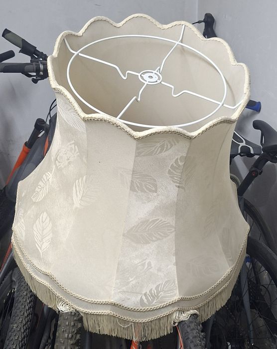 Abajur stare perfectă este fără picior suport  stare perfectă  200lei