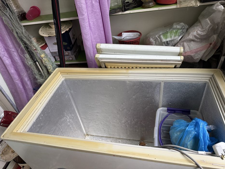 Morozilnik sotiladi xolati yaxshi qopqoqlari bor