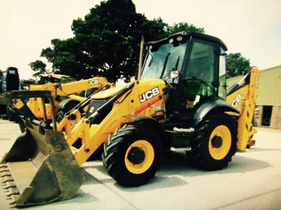 Inchiriez utilaje de constructii. Buldoexcavator cu picon bobcat si ba