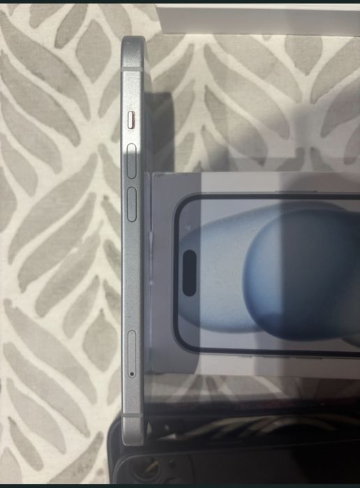 IPhone 15 white 128gb