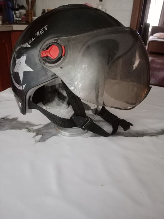 Продам шлем каска для скутера