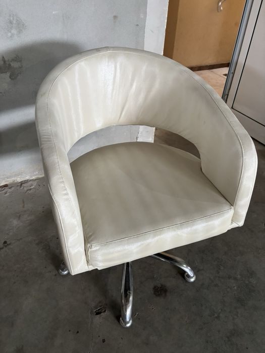 Стол  цвят шампанско