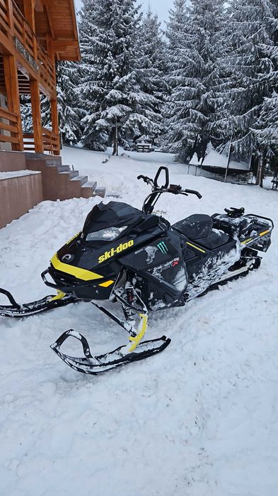 Snowmobil Can Am Schimb