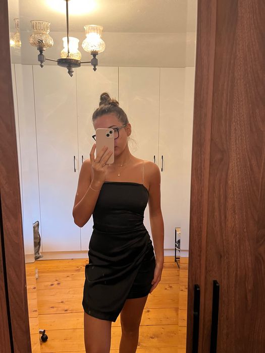 Rochie neagra de ocazie de la Zara