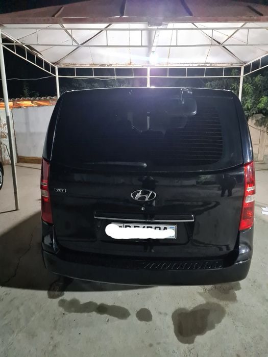 Hyundai H-1 Starex (чёрный) 2011