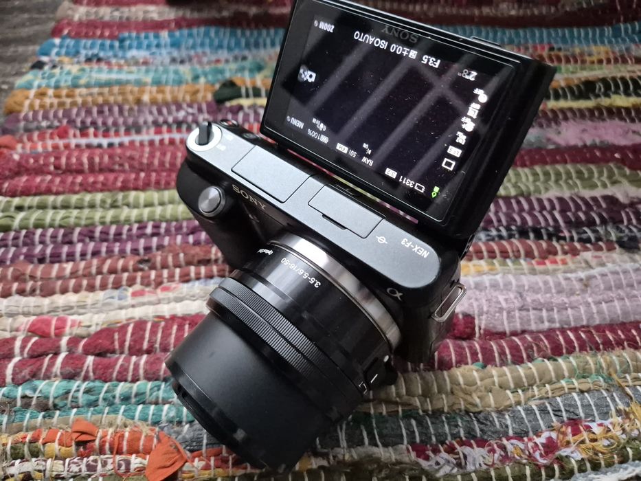 Sony NEX F3 + Sony SELP1650 (power zoom)