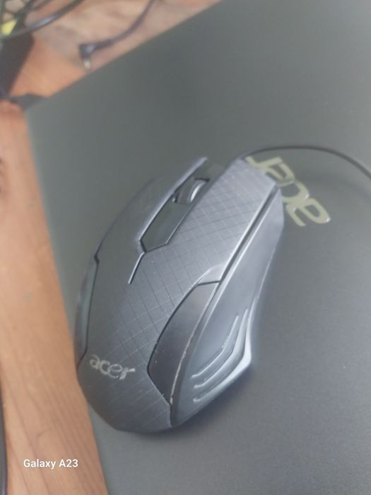 Noutbook Acer 8ga 512 + 1Terabayt + kompelekt