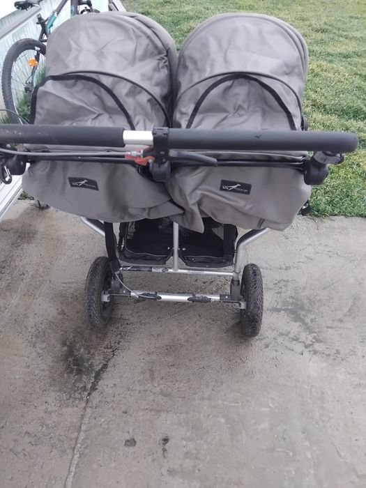 Количка за близнаци