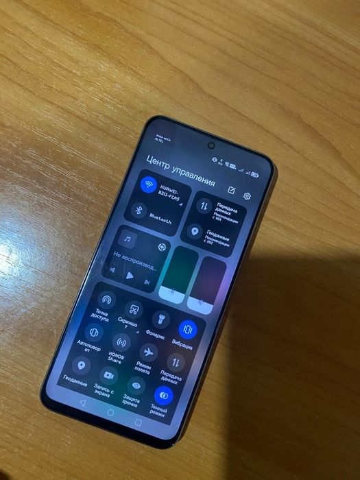 Продам телефон хонор х8