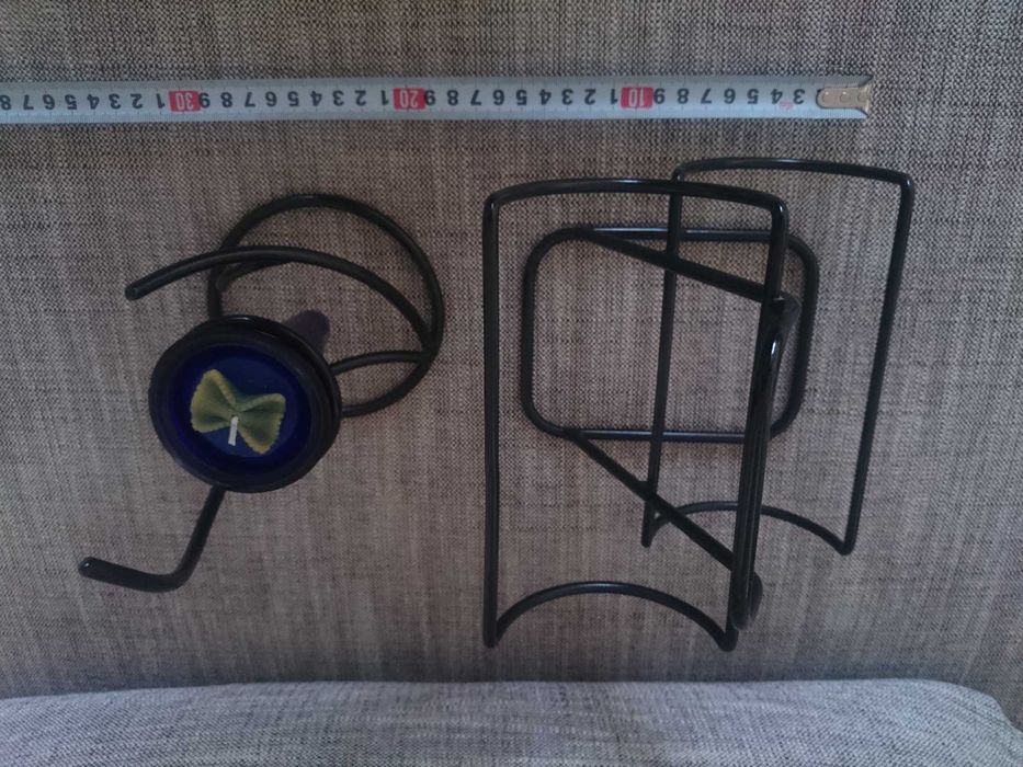 Поставка за две бутилки вино и свещник.