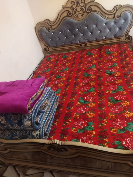 Двуспальная крават сотилади