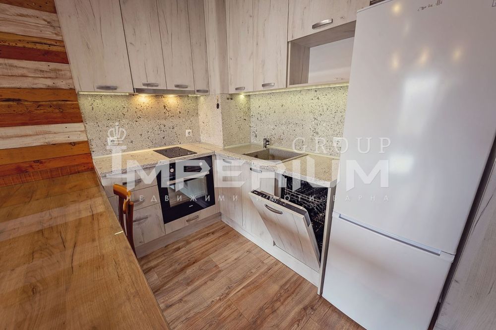 Тристаен обзаведен апартамент под наем в района на кв. Левски, гр. Ва