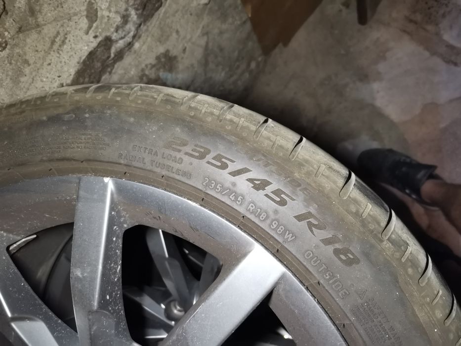 Гуми Pirelli P Zero235/45/R18