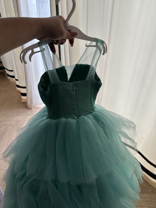 Продам платье га 5-6 лет