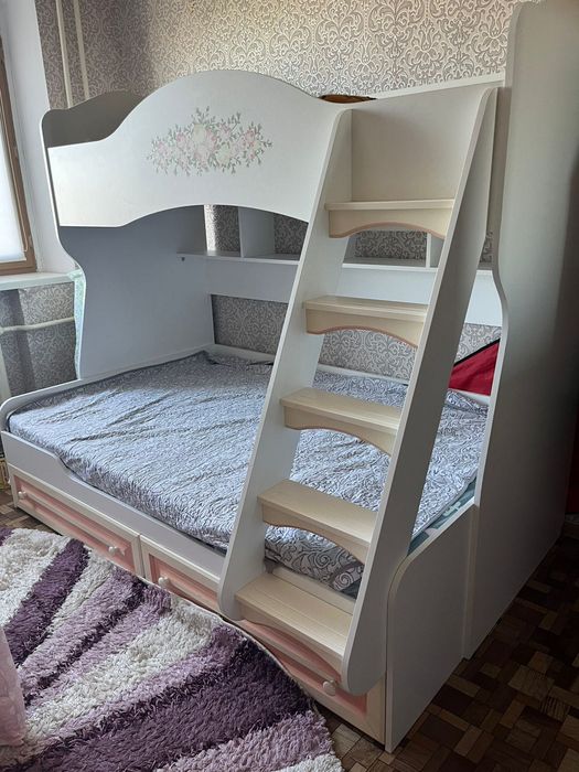 Двухъярусная кровать