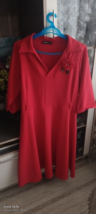 Продам  два платья.