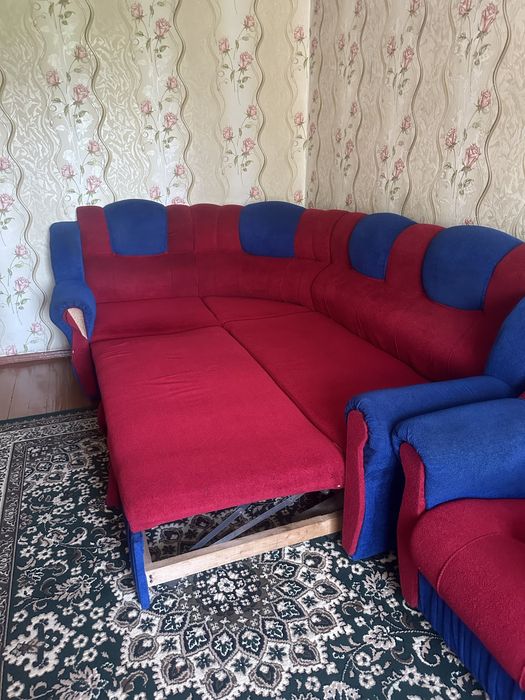 Диван угловой и кресло  мягкое