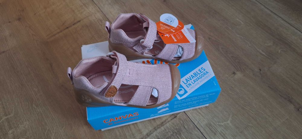 Sandale Biomecanics noi marimea 22