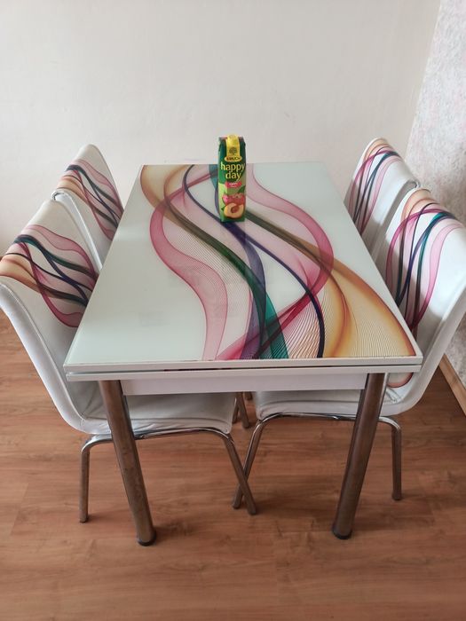 Комплект разтегателна трапезна маса с принт и 4 бр. столове