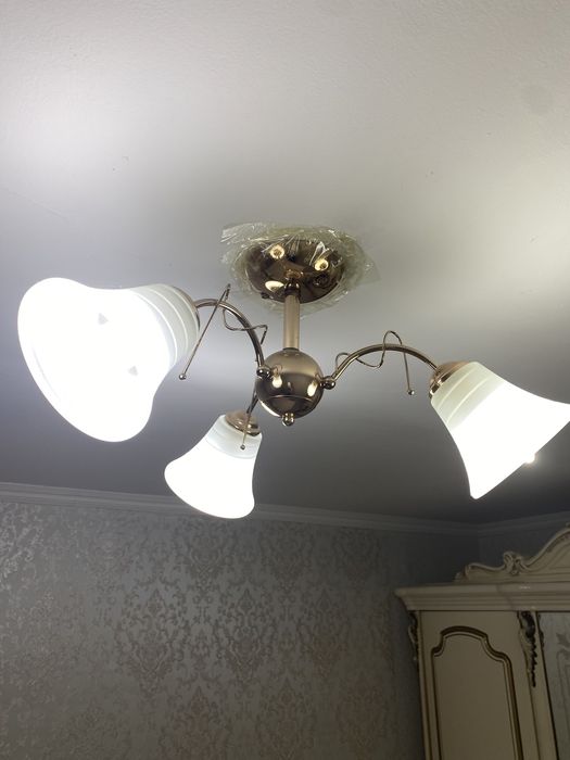 Продам люстры