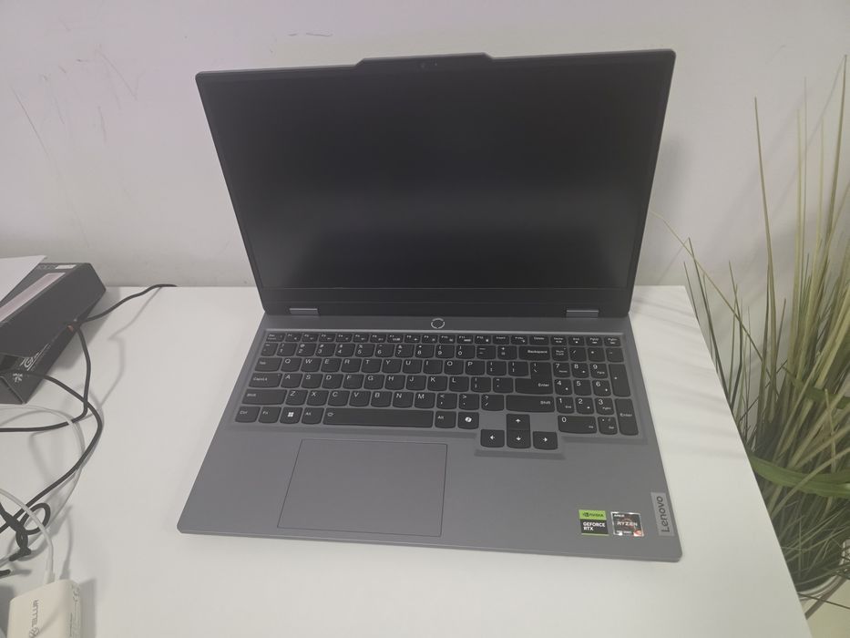 Vand laptop Lenovo gaming garanție 2ani cumpărat recent