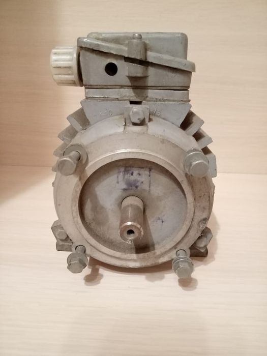 Двигатель асинхронный тип 4ААМ63А2У3