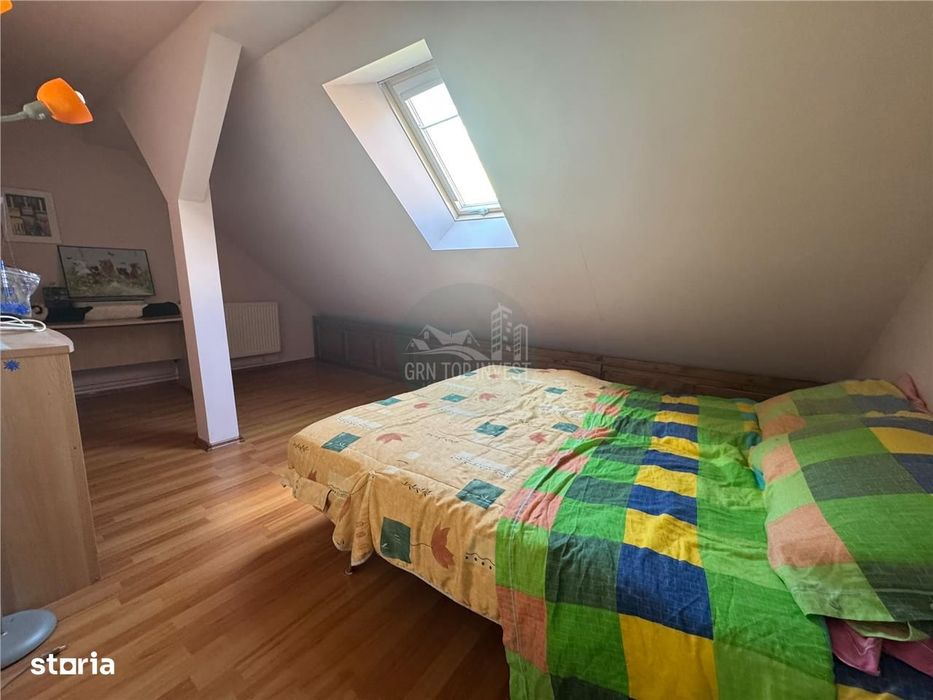 Apartament la mansarda cu 3 camere si balcon in Vasile Aaron