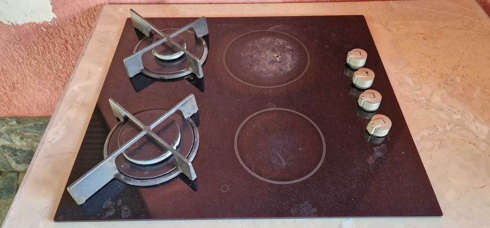 Фурна за вграждане с керамичен плот