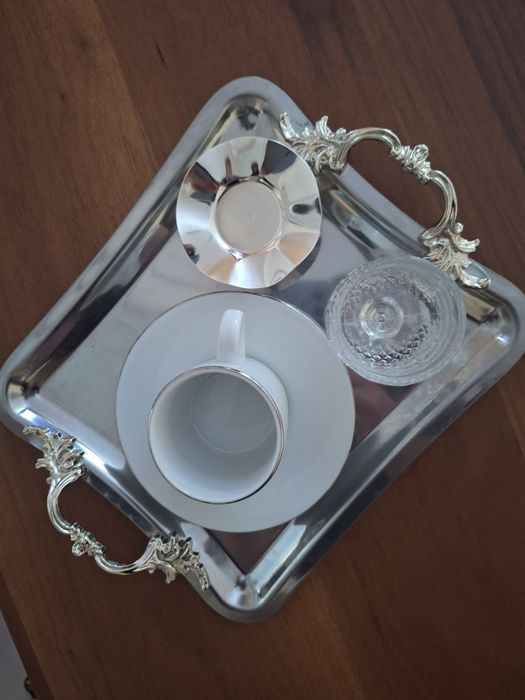 Табла за годежни пръстени и комплект за кафе