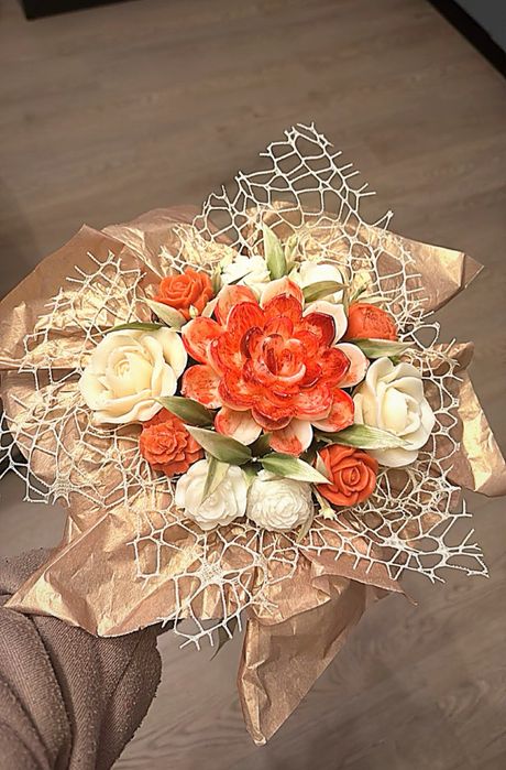 Ръчно изработени букети от сапун/свещи