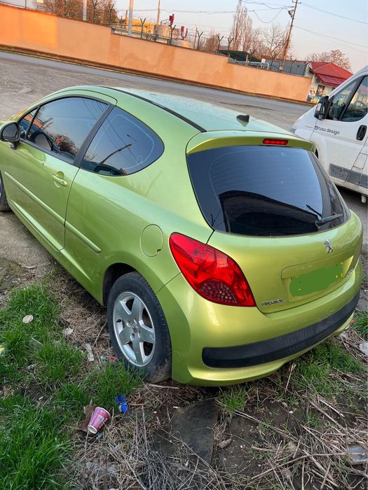 Dezmembrez Puegot 207 1.6 HDI 2008 90cp 160000km