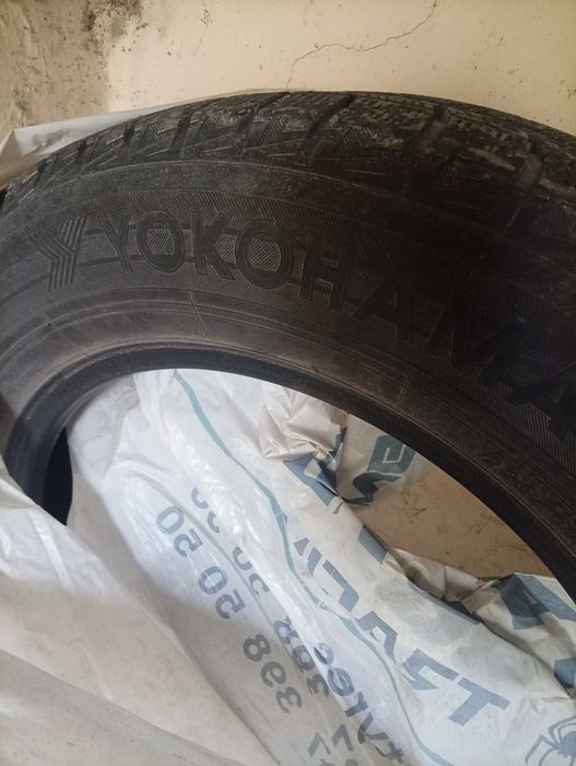 Продам шины иокохама бу.